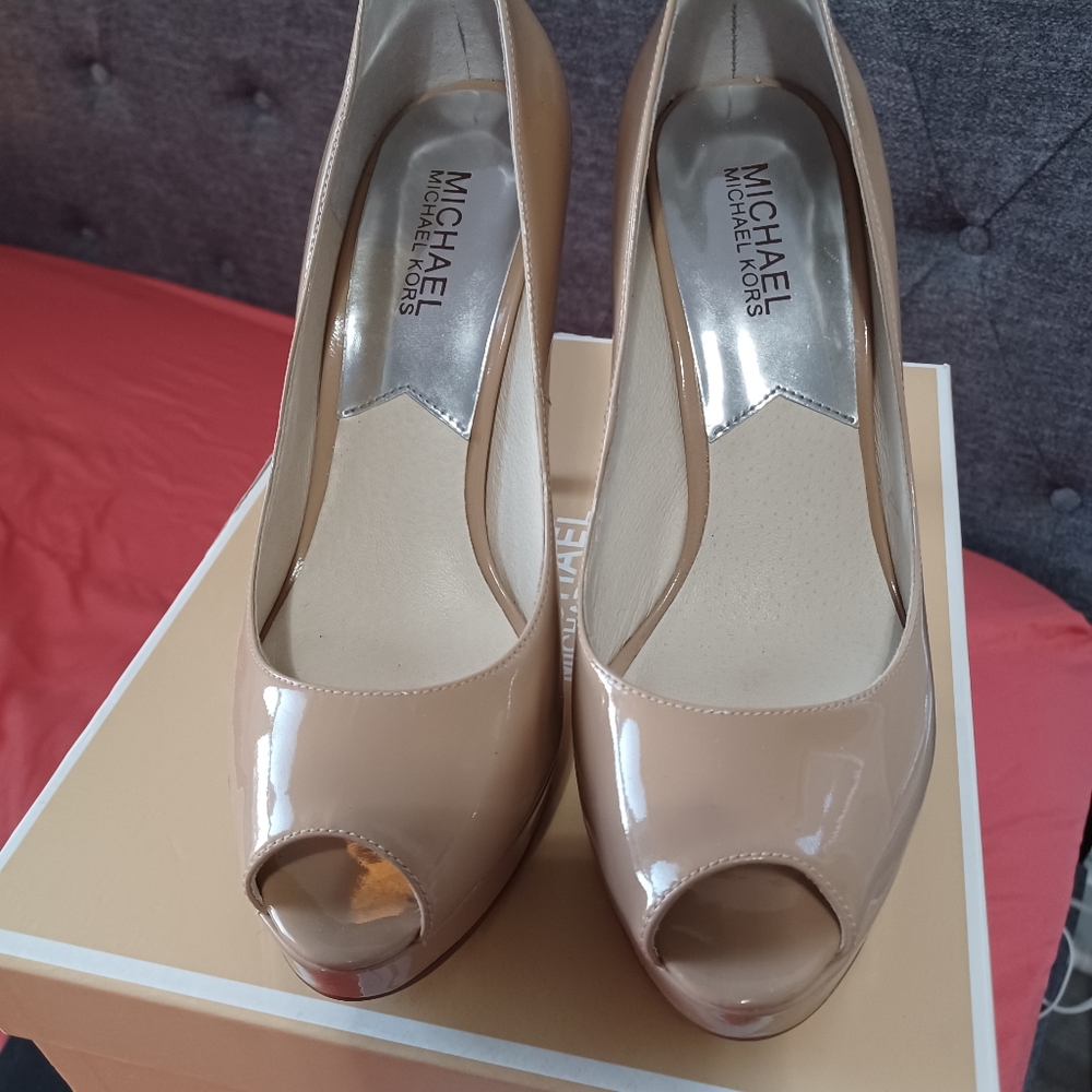 Michael Kors peep toe tan platform heels